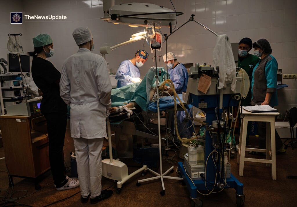 Ukrainian surgeon Dr. Mariia Kuzeikiv training with Hamilton Health Sciences team